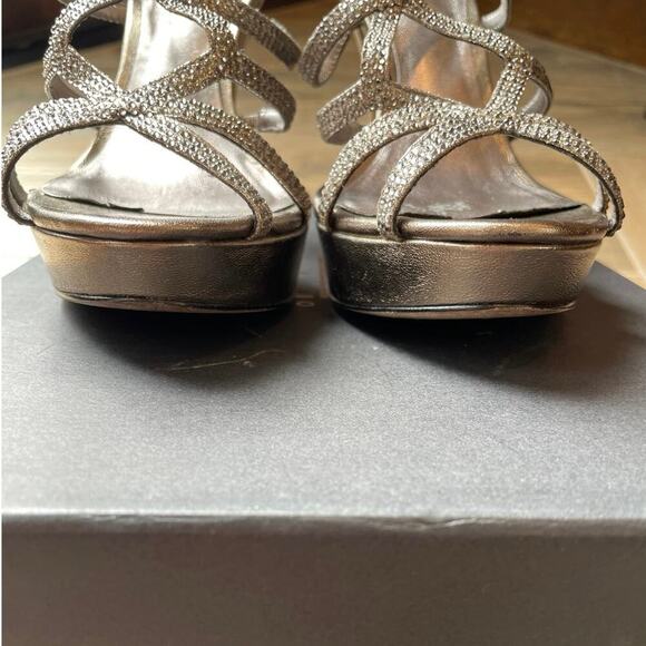 Pelle Moda Vinton Pewter Metallic Stone Strappy Heels 7 1/2 M - Picture 7 of 7